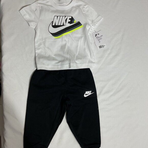 Nike Toddler 2-Piece T-Shirt & Pants Set size 2T - Picture 1 of 4